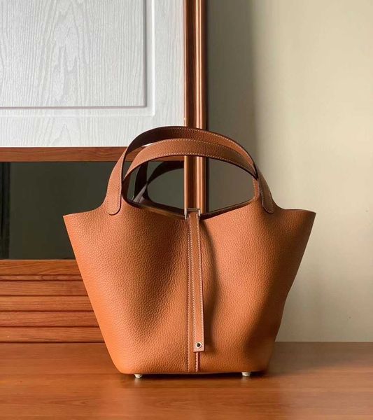 portable lock woman picotinss bags herme retro first layer cowhide wufeng tingzhu 2022 leather women's bu et popular fashion hand brida
portable lock woman picotinss bags herme retro first layer cowhide wufeng tingzhu 2022 leather women's bu et popular fashion hand brida
