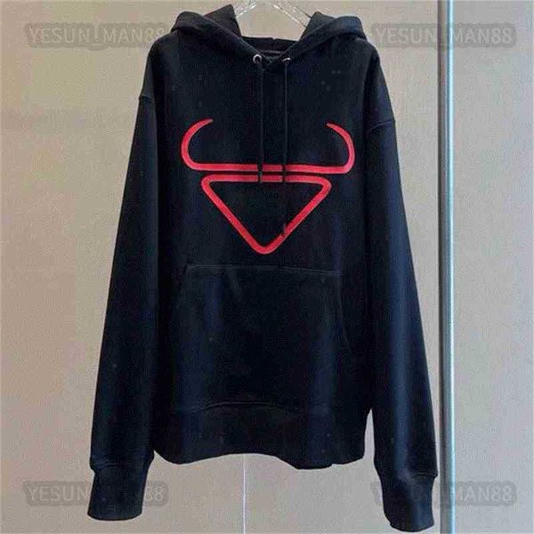 designer luxury prad classic hoodie spring autumn sweater mens and womens letter triangular cow head print coat pure cotton hooded, Black
designer luxury prad classic hoodie spring autumn sweater mens and womens letter triangular cow head print coat pure cotton hooded, Black