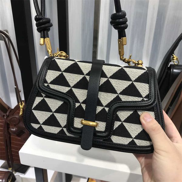 niche design triangular-checked underarm bag 2022 new premium light luxury saddle stylish one-shoulder cross-body
niche design triangular-checked underarm bag 2022 new premium light luxury saddle stylish one-shoulder cross-body
