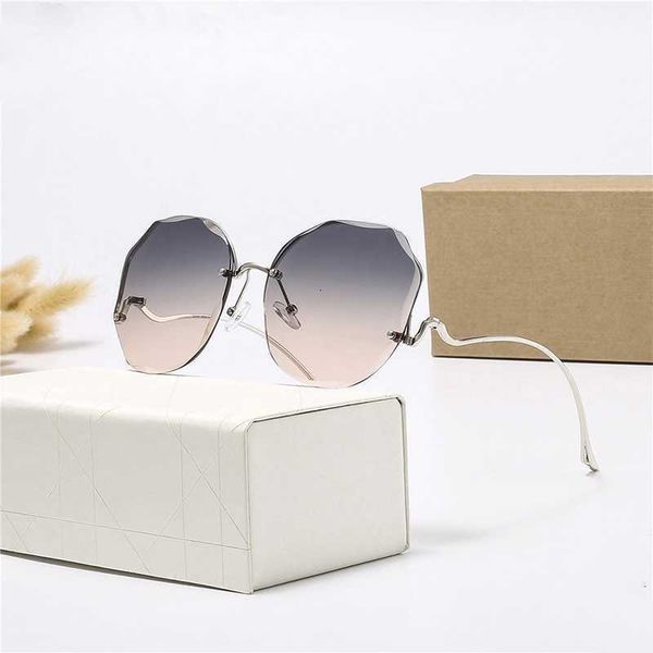 new personality fashion women sunglasses wave cut edge polished ocean lens metal irregular temple design round mirror zhaowei same style, White;black
new personality fashion women sunglasses wave cut edge polished ocean lens metal irregular temple design round mirror zhaowei same style, White;black