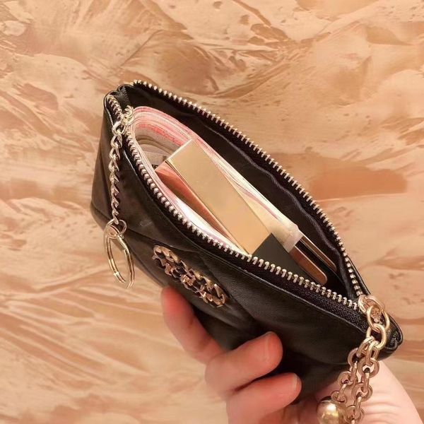 handheld bag feels light simple fashionable perfect classic matching with wallet card bag
handheld bag feels light simple fashionable perfect classic matching with wallet card bag