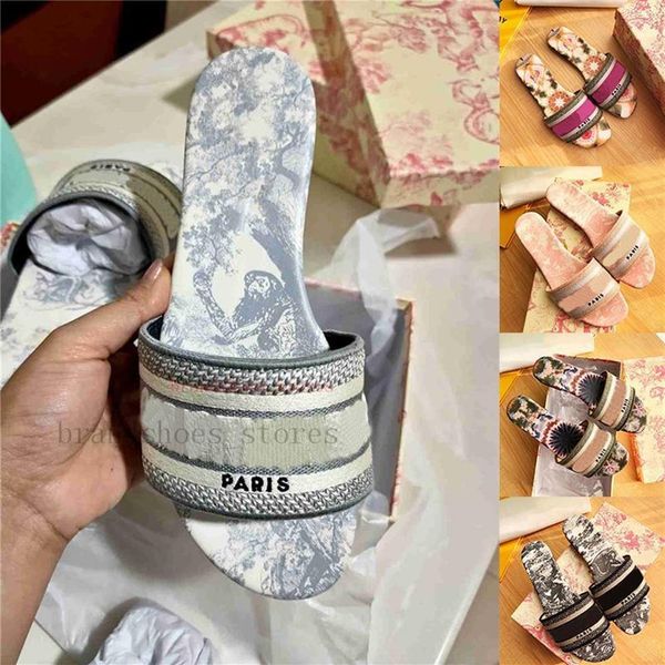 women sandals 2021 summer flower floral designers slides low-heel brocade flip flops sandal woman slipper leather rubber beach sho303o, Black
women sandals 2021 summer flower floral designers slides low-heel brocade flip flops sandal woman slipper leather rubber beach sho303o, Black