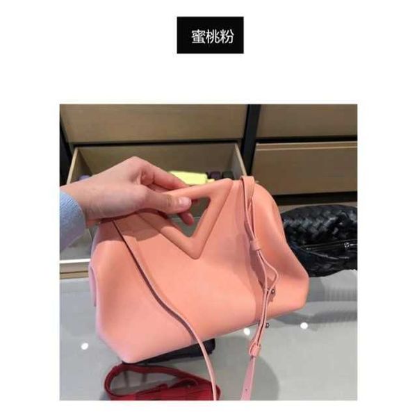 designer fashion bottess bag venetas red valley beauty 2022 new candy color inverted triangle cloud leather one shoulder crossbody portable
designer fashion bottess bag venetas red valley beauty 2022 new candy color inverted triangle cloud leather one shoulder crossbody portable