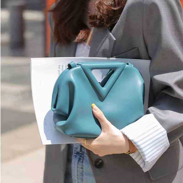 designer fashion bottess bag venetas cloud venetas portable mini one shoulder diagonal cross natural inverted triangle dumpling women'
designer fashion bottess bag venetas cloud venetas portable mini one shoulder diagonal cross natural inverted triangle dumpling women'