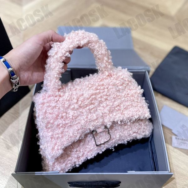 new lamb wool hourglass designers bag mens woman crossbody shoulder bags hardware b hasp handbags purses with folding box
new lamb wool hourglass designers bag mens woman crossbody shoulder bags hardware b hasp handbags purses with folding box