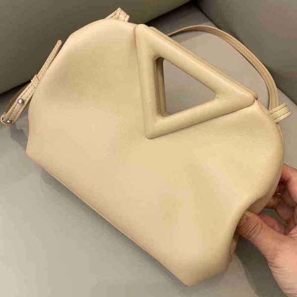 designer fashion bottess bag venetas venetas woman inverted triangle portable clip candy cloud single shoulder diagonal cross hand mwf4 bqw9
designer fashion bottess bag venetas venetas woman inverted triangle portable clip candy cloud single shoulder diagonal cross hand mwf4 bqw9