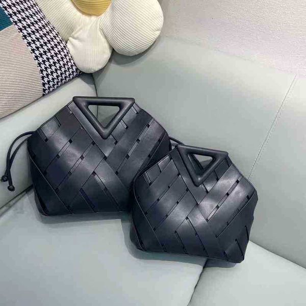 designer fashion bottess bag venetas venetas 2022 autumn leather woven cloud inverted triangle holding one shoulder messenger fas b v ik71 l
designer fashion bottess bag venetas venetas 2022 autumn leather woven cloud inverted triangle holding one shoulder messenger fas b v ik71 l