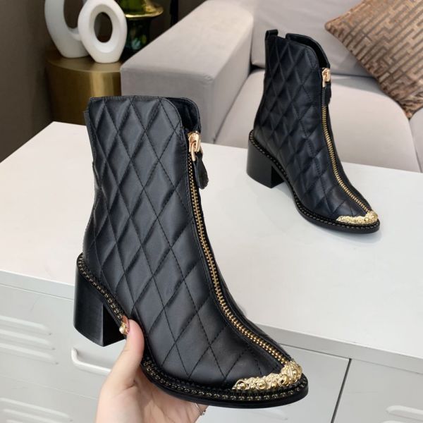 2022 designer women's boots electric embroidery classic elegant .5 high heel luxury shoe, Black
2022 designer women's boots electric embroidery classic elegant .5 high heel luxury shoe, Black
