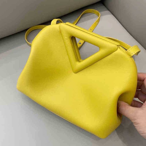 designer fashion bottess bag venetas venetas woman inverted triangle portable clip candy cloud single shoulder diagonal cross hand6 859s hav
designer fashion bottess bag venetas venetas woman inverted triangle portable clip candy cloud single shoulder diagonal cross hand6 859s hav