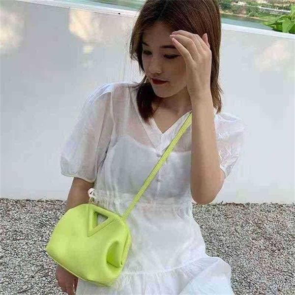designer fashion bottess bag venetas new hands venetas cloud portable mini one shoulder diagonal cross natural inverted triangle dumpling wo
designer fashion bottess bag venetas new hands venetas cloud portable mini one shoulder diagonal cross natural inverted triangle dumpling wo