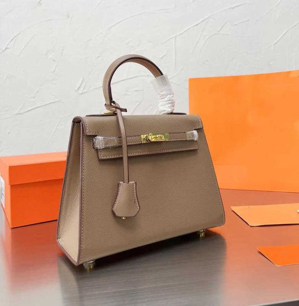 evening bags shoulder bags fashion designer women's cowhide leather tote bag glamour shoulder handbags strap with box size 20cm
evening bags shoulder bags fashion designer women's cowhide leather tote bag glamour shoulder handbags strap with box size 20cm