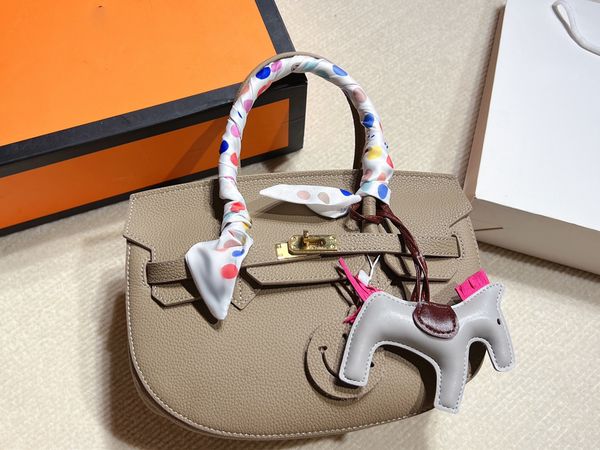 shoulder bag luxury tote purse brand handbag message bags genuine leather cluth crossbody original 5a quality cattlehide 26cm hobo scarf hor
shoulder bag luxury tote purse brand handbag message bags genuine leather cluth crossbody original 5a quality cattlehide 26cm hobo scarf hor