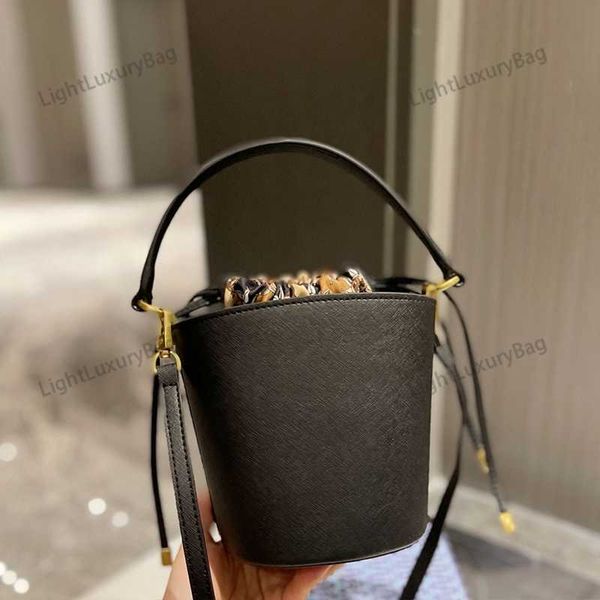 designer luxury women the tote bag fashion versatile handbags shoulder crossbody bags purse tories totes large capacity saddle wallets 7a t
designer luxury women the tote bag fashion versatile handbags shoulder crossbody bags purse tories totes large capacity saddle wallets 7a t