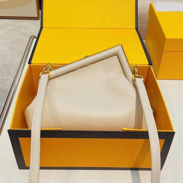 shoulder bag designer leather elegant wallet quality crossbody for women classic famous brand wild shopping purses 2200311
shoulder bag designer leather elegant wallet quality crossbody for women classic famous brand wild shopping purses 2200311
