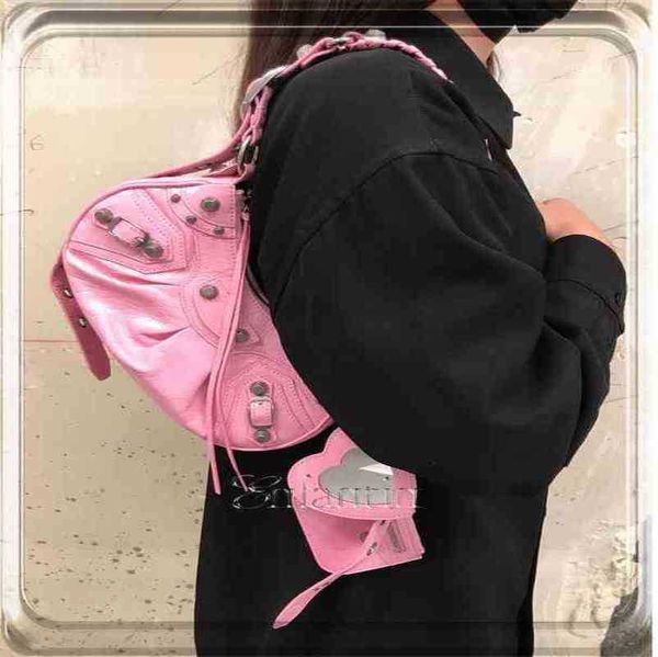 balencaigahandbag lecagole underarm locomotive bag three in one shoulder bag xs pink
balencaigahandbag lecagole underarm locomotive bag three in one shoulder bag xs pink