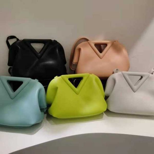 designer fashion bottess bag venetas 2022 new leather clip candy color cloud one shoulder slant cross hand carrying women have logo
designer fashion bottess bag venetas 2022 new leather clip candy color cloud one shoulder slant cross hand carrying women have logo