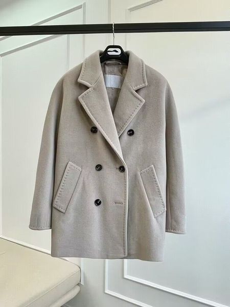 2022 autumn and winter women jacket fashion new double breasted lapel short coat cashmere, Black;brown
2022 autumn and winter women jacket fashion new double breasted lapel short coat cashmere, Black;brown