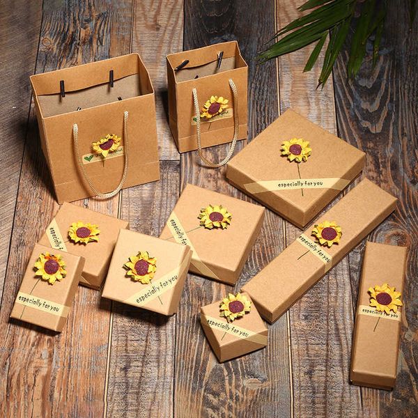 jewelry boxes 12pcs brown sun flower kraft paper favour gift box vintage design bulk cotton filled case l221021, Black;white
jewelry boxes 12pcs brown sun flower kraft paper favour gift box vintage design bulk cotton filled case l221021, Black;white