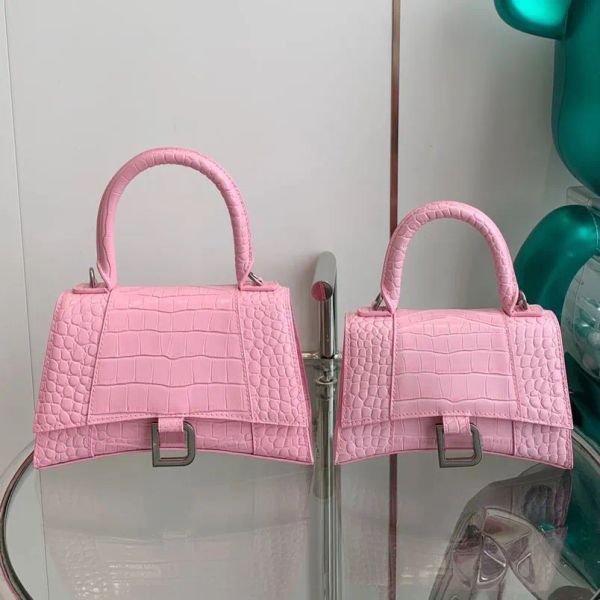 2022 designers real leather bag material genuine leather handbag shoulder luxurys designer bags women messenger crossbody purse
2022 designers real leather bag material genuine leather handbag shoulder luxurys designer bags women messenger crossbody purse