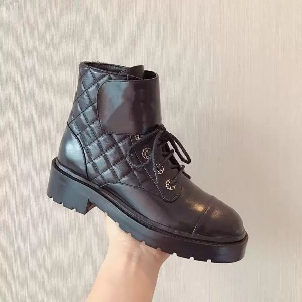new martin boots original style patent calfskin womens plaid tweed platform flat ankle boot black white leather gingham lace-up winter shoes
new martin boots original style patent calfskin womens plaid tweed platform flat ankle boot black white leather gingham lace-up winter shoes