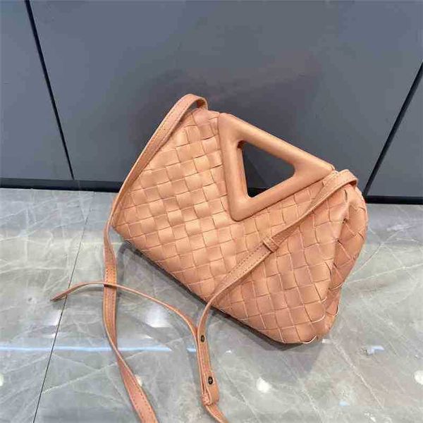 designer fashion bottess bag venetas female messenger 2022 summer portable single shoulder inverted triangle woven cloud clips have logo
designer fashion bottess bag venetas female messenger 2022 summer portable single shoulder inverted triangle woven cloud clips have logo
