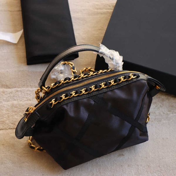 designer chain black satin dumpling bag fashion zipper casual shoulder crossbody bag women's new mini bag
designer chain black satin dumpling bag fashion zipper casual shoulder crossbody bag women's new mini bag