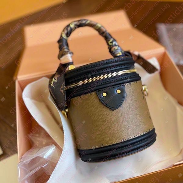 the fashion designer women cross body bag clutch circular handbag luxury genuine leather hobo shoulder chain presbyopic satchel drawstring12
the fashion designer women cross body bag clutch circular handbag luxury genuine leather hobo shoulder chain presbyopic satchel drawstring12