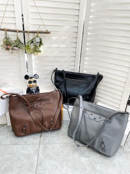 luxury neo classic designer bag women shopping handbags crossbody motorcycle bags first layer of cowhide fashion trend ladies purses tier qu
luxury neo classic designer bag women shopping handbags crossbody motorcycle bags first layer of cowhide fashion trend ladies purses tier qu