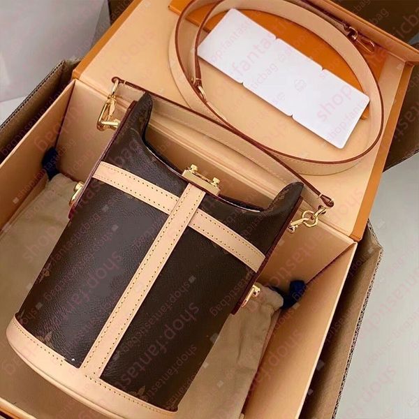 the fashion bag designer women handbag clutch circular cross body luxury genuine leather hobo shoulder chain presbyopic satchel drawstring
the fashion bag designer women handbag clutch circular cross body luxury genuine leather hobo shoulder chain presbyopic satchel drawstring