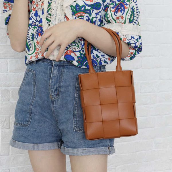 clutch bags hand woven square for women casual fashion handbags genuine leather crossbody shoulder wallet phone vertical style 221023
clutch bags hand woven square for women casual fashion handbags genuine leather crossbody shoulder wallet phone vertical style 221023