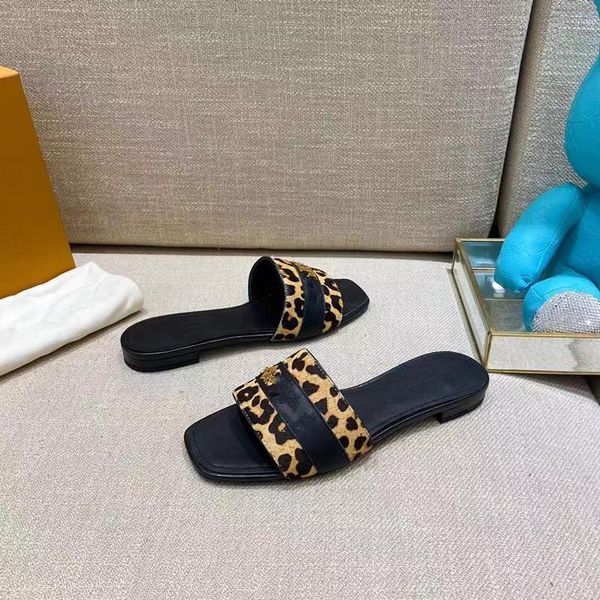 designer's latest fashion women's slippers sandals leather material luxury custom logo high heel flat bottom soft and, Black
designer's latest fashion women's slippers sandals leather material luxury custom logo high heel flat bottom soft and, Black
