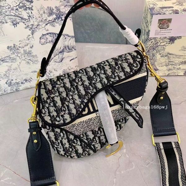 the tote bag handbag designer classic crossbody canvas embroidery messenger aslant street trend underarm women luxury bags
the tote bag handbag designer classic crossbody canvas embroidery messenger aslant street trend underarm women luxury bags