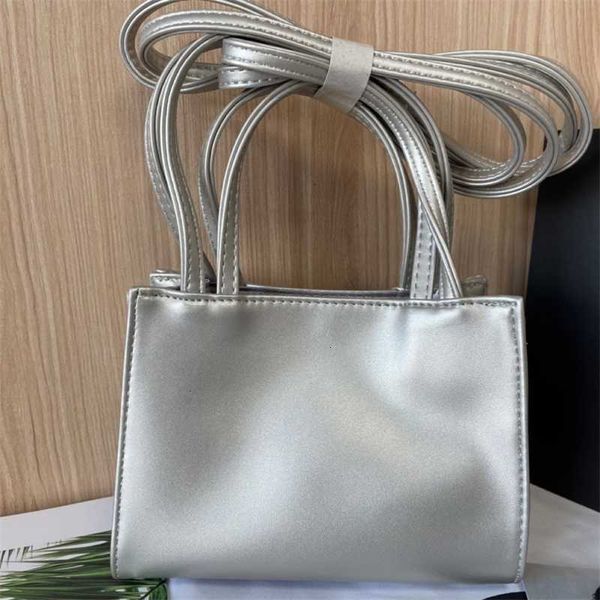 2022 autumn and winter new designer bags lambswool women tote luxury female shoulder bag plush purses crossbody
2022 autumn and winter new designer bags lambswool women tote luxury female shoulder bag plush purses crossbody