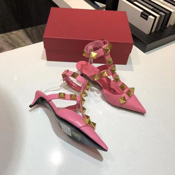 women 's sandals craftsmanship 35-42 classic rivet metal button low heel pointed design luxury leather material exquisite 2021 fashion, Black
women 's sandals craftsmanship 35-42 classic rivet metal button low heel pointed design luxury leather material exquisite 2021 fashion, Black