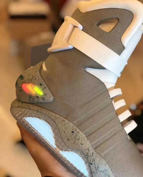 2023 newautomatic laces air mag back to the future shoes marty mcfly led mens glow in the dark black red grey boots high-men sneakers with b
2023 newautomatic laces air mag back to the future shoes marty mcfly led mens glow in the dark black red grey boots high-men sneakers with b