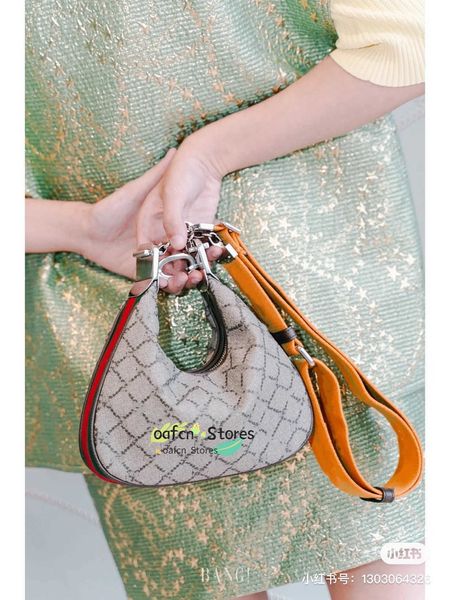 designer handbag luxury shoulder bag crescent g-shaped hook with zipper removable blue and red shoulder strap tote messenger bags
designer handbag luxury shoulder bag crescent g-shaped hook with zipper removable blue and red shoulder strap tote messenger bags