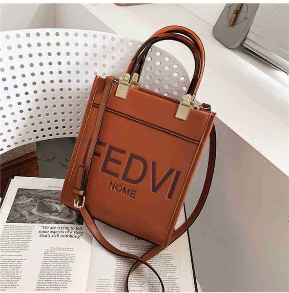 handbag women's bags of net red same hand tote printed women's style one messenger factory wholesale 70% off
handbag women's bags of net red same hand tote printed women's style one messenger factory wholesale 70% off