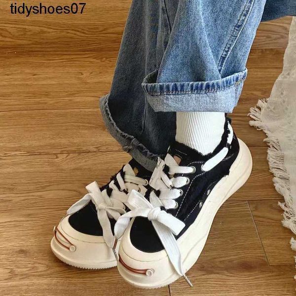 lazy man smiles at same style of male beggar big head lovers thick soled canvas shoes for women black white's shoes
lazy man smiles at same style of male beggar big head lovers thick soled canvas shoes for women black white's shoes