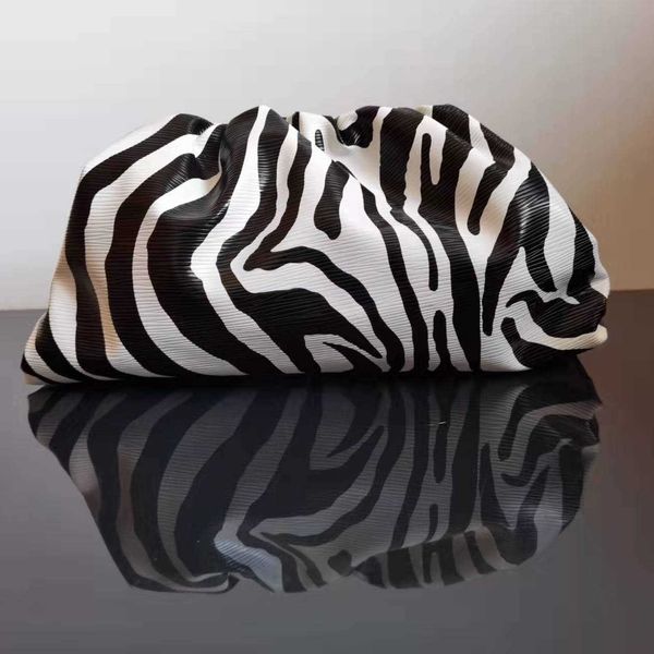 clutch bags for women trend dumpling zebra holographic cloud pleated pouch tote handbag designer luxury 221023
clutch bags for women trend dumpling zebra holographic cloud pleated pouch tote handbag designer luxury 221023