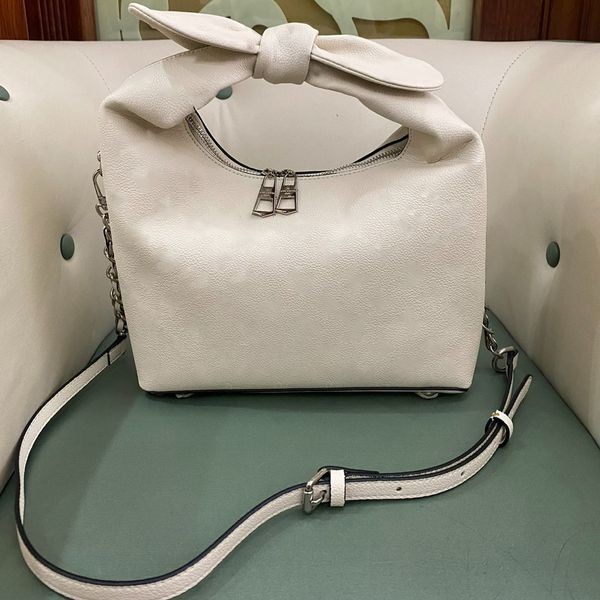 5a designer totes hollow out leather single shoulder straps rivet protected bottom handbags
5a designer totes hollow out leather single shoulder straps rivet protected bottom handbags