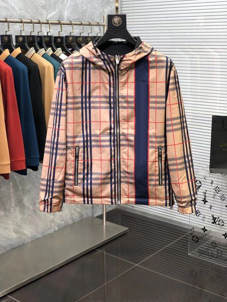 cmen's plaid jacket autumn and winter outdoor zipper hooded letter printed trench coat designer waterproof both sides wear same style f, Black;brown
cmen's plaid jacket autumn and winter outdoor zipper hooded letter printed trench coat designer waterproof both sides wear same style f, Black;brown
