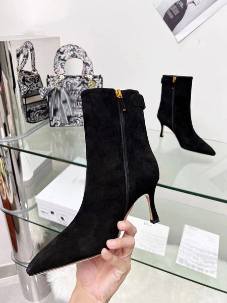 with box 2023 women designer boots desert boot diamond bee embroidery stars leather medal coarse non-slip winter shoes size eu35-40 -k0032, Black
with box 2023 women designer boots desert boot diamond bee embroidery stars leather medal coarse non-slip winter shoes size eu35-40 -k0032, Black
