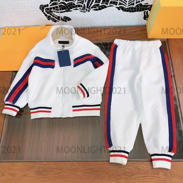 2022fw high end children sports set brand designer boys clothing sets autumn winter tracksuits hooded jackets with long pants set white colo
2022fw high end children sports set brand designer boys clothing sets autumn winter tracksuits hooded jackets with long pants set white colo