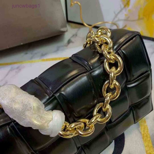 cassette outdoor sports designer venetas bottegas bagsbags chain woven fashion women's pillow shoulder and winter
cassette outdoor sports designer venetas bottegas bagsbags chain woven fashion women's pillow shoulder and winter