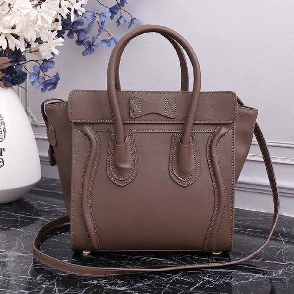 luxury designer handbags litchi pattern smiling face bag high-end new retro european and american fashion single shoulder diagonal women
luxury designer handbags litchi pattern smiling face bag high-end new retro european and american fashion single shoulder diagonal women