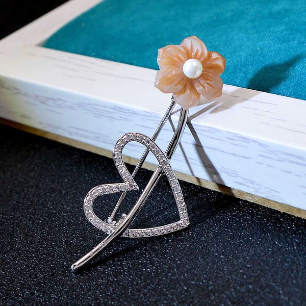 pins brooches c xiang shell flower for women heart design fashion pin copper cubic zirconia jewelry 2 colors available good gift l221024, Gray
pins brooches c xiang shell flower for women heart design fashion pin copper cubic zirconia jewelry 2 colors available good gift l221024, Gray
