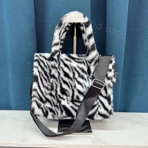 the tote bag designer large capacity plain plush cross body bags mink-fur shoulder handbags women purse crossbody casual square wallets
the tote bag designer large capacity plain plush cross body bags mink-fur shoulder handbags women purse crossbody casual square wallets