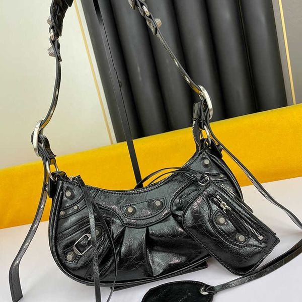 designer luxury womens bag balencigas handbag b-shaped paris single shoulder messenger fashion square gift shoulder oblique span versatile h
designer luxury womens bag balencigas handbag b-shaped paris single shoulder messenger fashion square gift shoulder oblique span versatile h