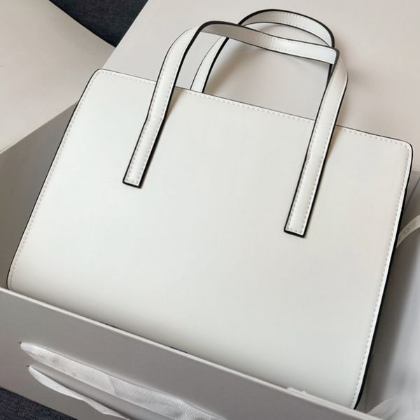 7a designer new totes genuine smooth leather retro minimalist style lined with logo handbags
7a designer new totes genuine smooth leather retro minimalist style lined with logo handbags
