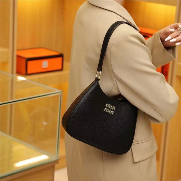 cross-body bag high-end alphanumeric armpit bag 2023 europe and the united states fashionable new one-shoulder lady designer trend
cross-body bag high-end alphanumeric armpit bag 2023 europe and the united states fashionable new one-shoulder lady designer trend
